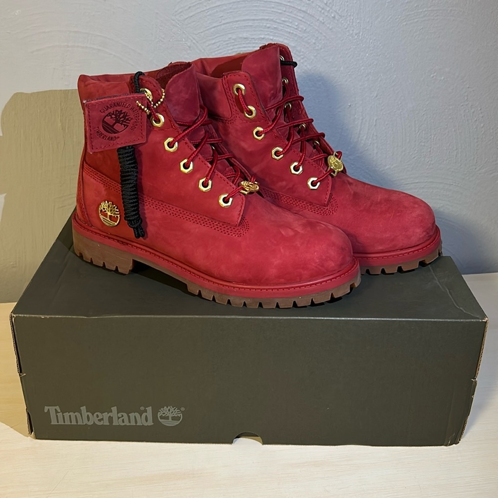 TIMBERLAND PREMIUM 6IN WATERPROOF BOOT DARK RED NUBUCK — SIZE 4.5 JUNIOR